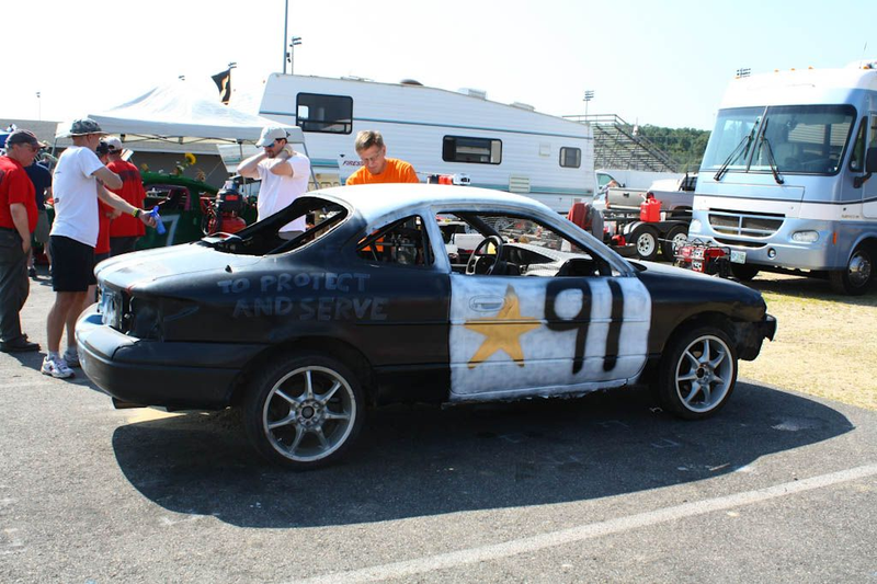 Illustration for article titled The 24 Hours Of LeMons New England 2009 Über Gallery, Part 5
